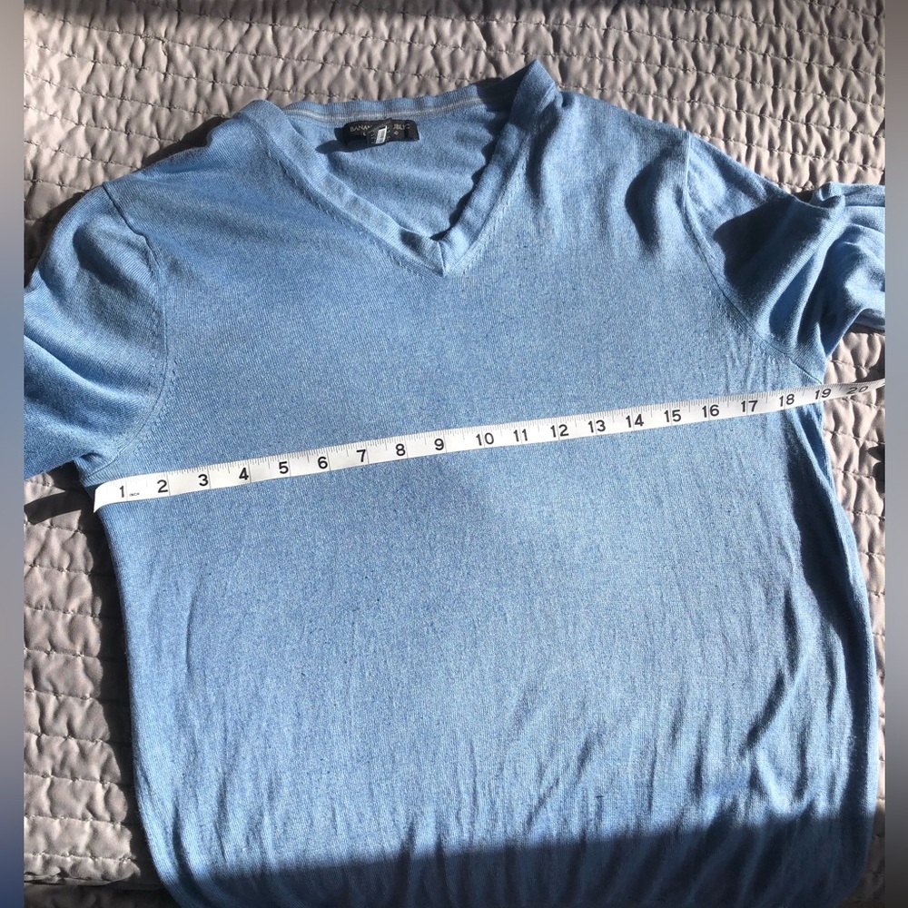 Banana Republic Silk Cashmere Cotton Blend Blue V-Neck Sweater M Minimal Clean